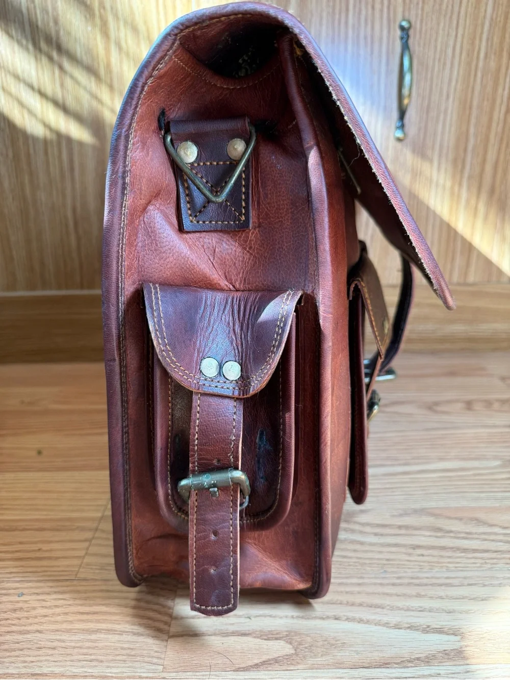 Cuero brand Vintage Leather Laptop Messenger Bag.Never used. Has long strap